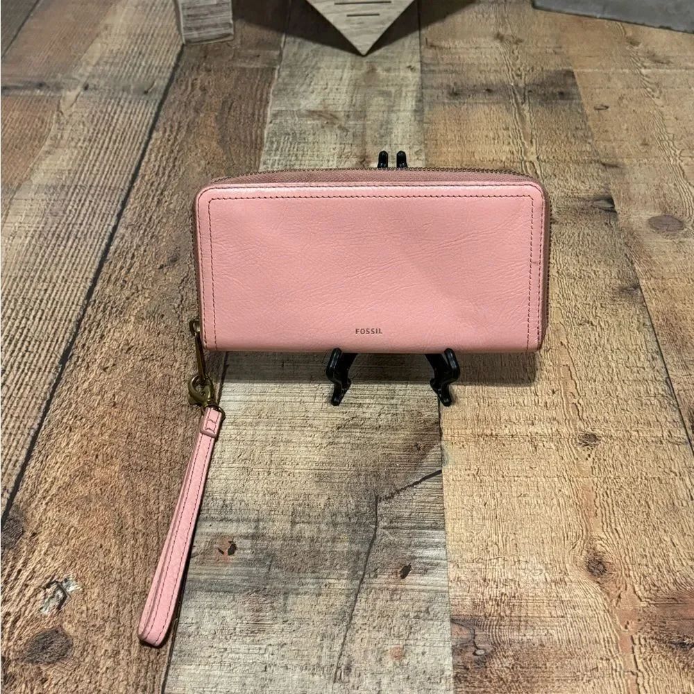 FOSSIL
Logan Leather RFID Zip Around Wallet Wristlet